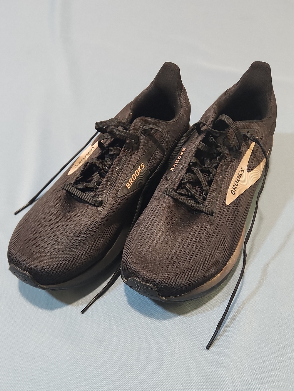 NWOB Brooks Womens Revel 8 in Black. Size 12.